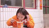 当憨小伙遇上智能语音方便面，这对话太有意思了