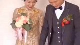 狗狗怒踹新娘，这一脚力度不小