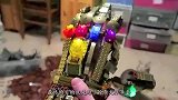 小伙痴迷灭霸的“无限手套”，用乐高自制成功，晚上效果了不得