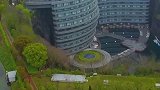 奇葩酒店建在了一个深坑里，难道它不怕被水淹吗