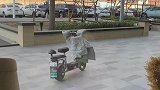 北京的十级大风多厉害，居然都可以操控电动车