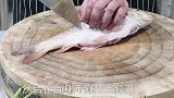 鲤鱼这种做法还是第一次见一蒸一拌，鲜嫩入味，别提多美味了