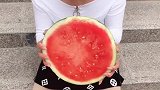 我妈教的西瓜就是这样子吃的哈哈！