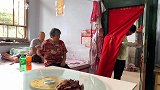 亲戚帮忙卖葡萄，看小徐做了啥好吃的，直接上大盆大锅，好吃过瘾