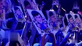 成龙自曝被女粉丝“强吻”，竟是被粉丝男友怂恿丨国片大首映