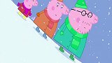 小猪佩奇：佩奇和乔治在猪爸爸身上滑下来了，她们赢了雪橇比赛