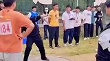 多少带点私人恩怨，目标明确定位精准