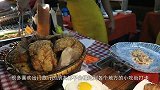 韩国街头的特色小吃，看老板如何往饼里灌鸡蛋？中国只需一根筷子