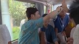 王一博接到剃光头任务，猜拳决定谁完成，一博笑得像个孩子