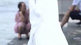 回眸一笑百媚生，小姐姐和汉服太适合了