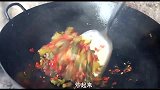 苗大姐妈妈捡来的螺丝，做成螺丝粉，吸来吸去粉嗦嗦吃