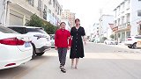 弟弟瘫痪二哥不管，大嫂出钱帮看腿，几天后弟弟回报嫂子100万