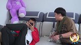 妈妈问小伙一道“送命”题，不料被儿子套路，结局太搞笑了