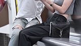 谁知道漂亮的小姐姐为什么都喜欢找大叔？