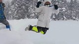 东北一景区雪深1米5 游客跳雪遭“活埋”