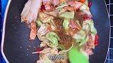 家里的大白菜不要丢，试试这样做，美味又好吃，做法超简单！