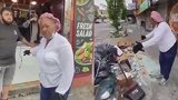 怒了！黑人大妈店铺被示威者打砸：为啥不直接掐死我，我也是黑人