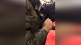 爆新鲜-20161115-实拍北京地铁一对男女因拥挤发生口角动粗