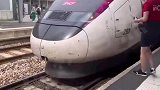 国外的“高铁”竟然是这样对接的