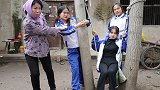 自制剧；傻妞生病怕打针，妈妈骗她说有糖豆，结果傻妞半路跑掉了