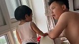 一放假回家，兄妹俩就打架，谁也不饶谁，真是冤冤相报何时了
