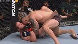 7月22日UFC德国站，红方拳手运气不佳潜身抱摔不成反被KO