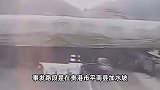 女子遇大货车失控横跨整个车道，迎面扑来，教科书式操作救下自己