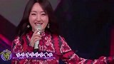 自古红蓝出，杨钰莹与陈志朋演唱情歌深情相拥，引得粉丝尖叫
