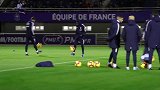 球感无敌秀花式颠球 吉鲁法国队训练状态轻松