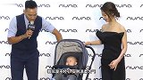 林心如参加活动，一套藏蓝色礼服裙，优雅大方