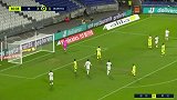 第51分钟里昂球员埃卡姆比射门 - 打偏