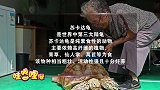83岁老人每天领百斤巨龟遛弯 成网络红人