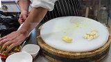 这才是酸菜鱼的家常好吃做法,肉嫩汤鲜味道美,新手看一遍也能做