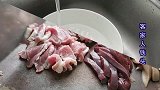 客家人见人爱的一道怀旧肉汤菜，做法简单，一开盖香气扑鼻味道好