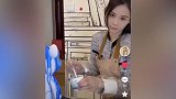 懒理绯闻？被传与汪小菲戴婚戒像情侣后，张颖颖再秀鸽子蛋钻戒