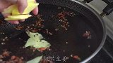 今天教大家在家腌咸鸭蛋，好吃美味，个个流油，配方简单易学！