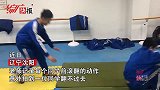 学生前空翻始终翻不过去，身体蜷缩前扑翘兰花指，老师单独教你
