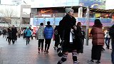 北京进入严寒模式，长款羽绒服出现频率最高