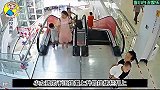 岁女童手臂被卷入扶梯，关键时刻，消防员上演暖心救援
