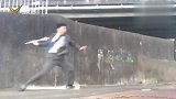 格斗迷-20190411-炫酷吊炸天！上班族拿雨伞也能打架！