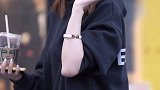 三里屯短裤卫衣小姐姐穿搭