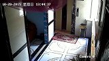 【湖南】觉得打折太少丢了面子 湖南一男子持长刀疯狂砍砸宾馆
