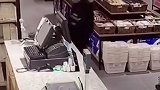 收银员身体不适合离岗，顾客们接下来的行为真是太暖心了暖心瞬间 正能量传递