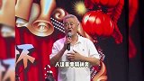 67岁赵本山父亲节罕见露面，头发花白断崖式衰老，累到眼睛都睁不开