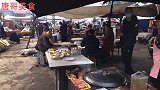 山东农村大集摆摊百年老字号水煎包，几十人露天吃，太接地气了