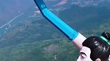 重庆白马山“飞天之吻”，最怕这端盘子的小两口吵架了！