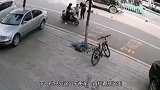 小孩子为什么不能在公路上玩平衡车，若不是监控，谁信