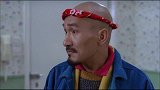 为了父亲的幸福儿子忍痛割爱，借自己女友大钢牙，跟光头佬演戏