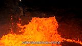 老外把岩浆倒入自家泳池，会出现什么现象？从水底看太漂亮了！
