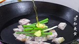 山楂红烧肉的做法，味道清甜不腻，出锅颜色红润